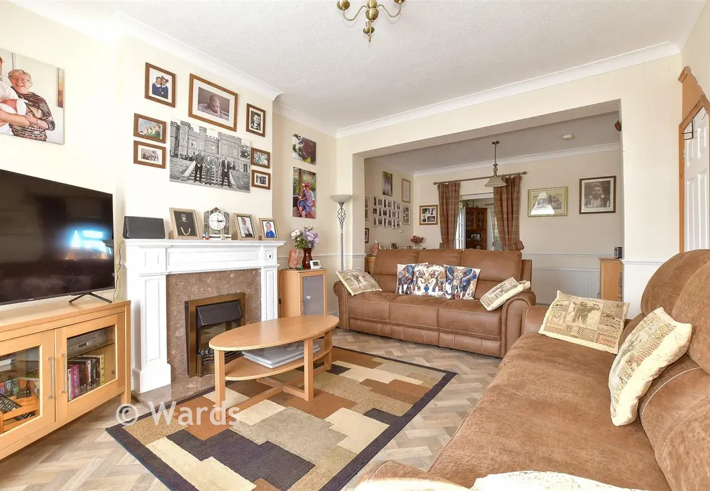 Lounge - Sweechgate, Broad Oak, Canterbury, Kent - Wards of Kent