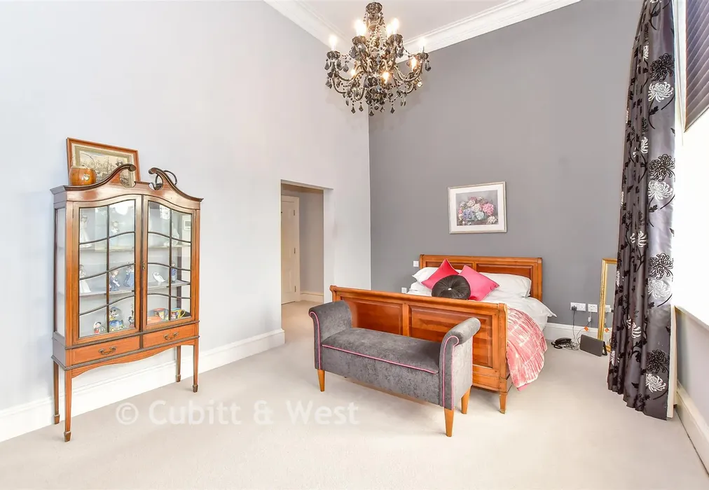 Bedroom 1 - Preston Paddock, Rustington, West Sussex - Wards of Kent