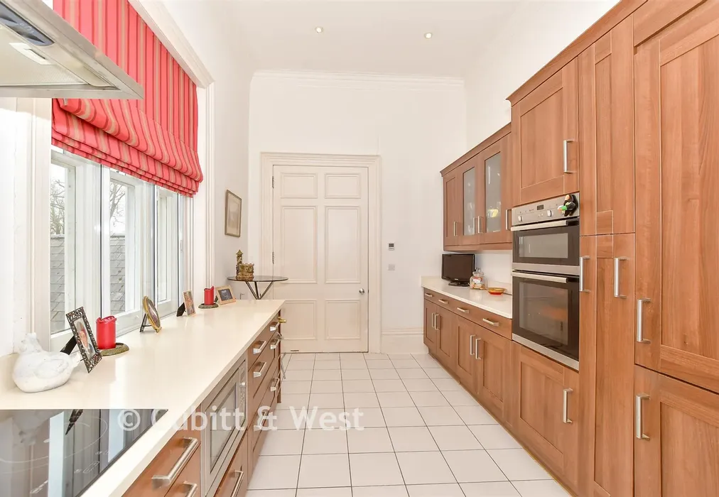 Kitchen - Preston Paddock, Rustington, West Sussex - Wards of Kent