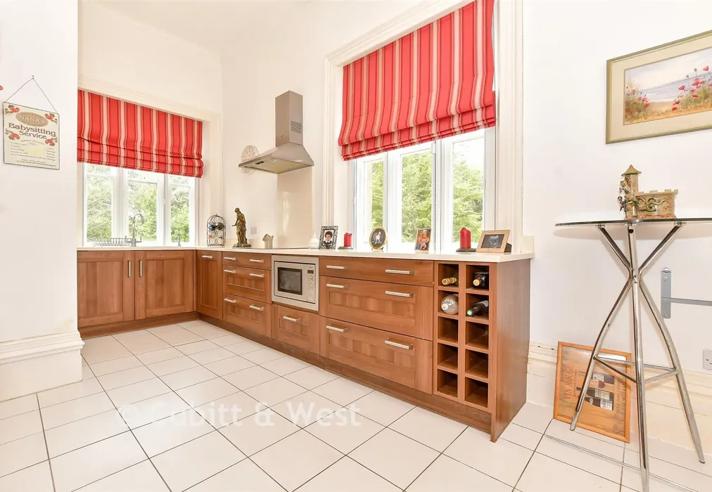 Kitchen - Preston Paddock, Rustington, West Sussex - Wards of Kent