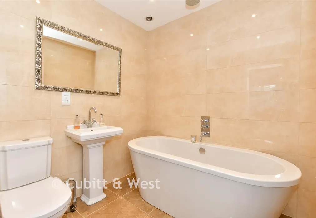 En-Suite Bathroom - Preston Paddock, Rustington, West Sussex - Wards of Kent
