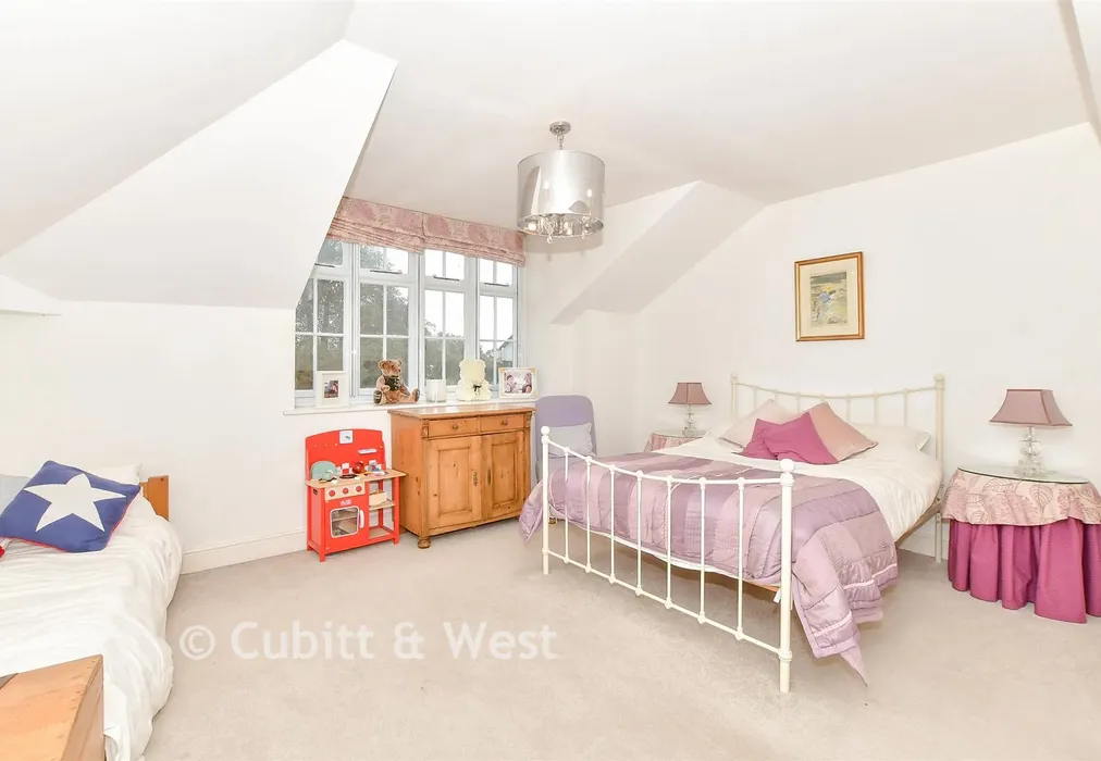 Bedroom 2 - Preston Paddock, Rustington, West Sussex - Wards of Kent