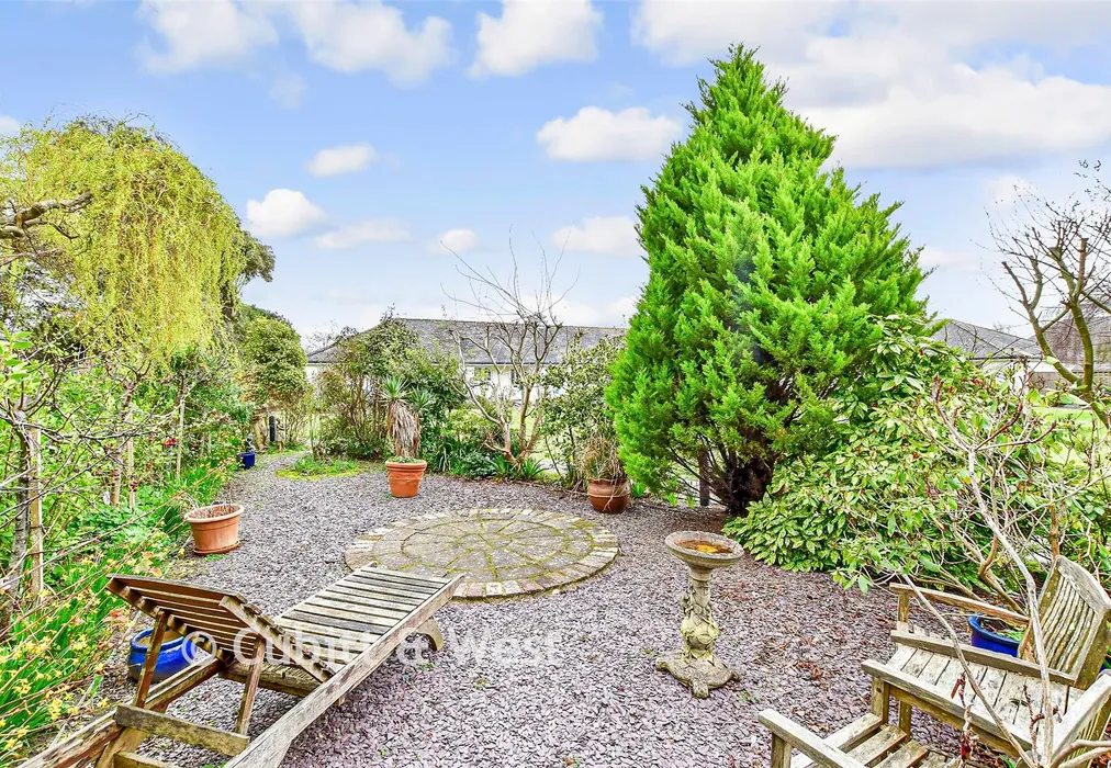 Front Garden - Preston Paddock, Rustington, West Sussex - Wards of Kent