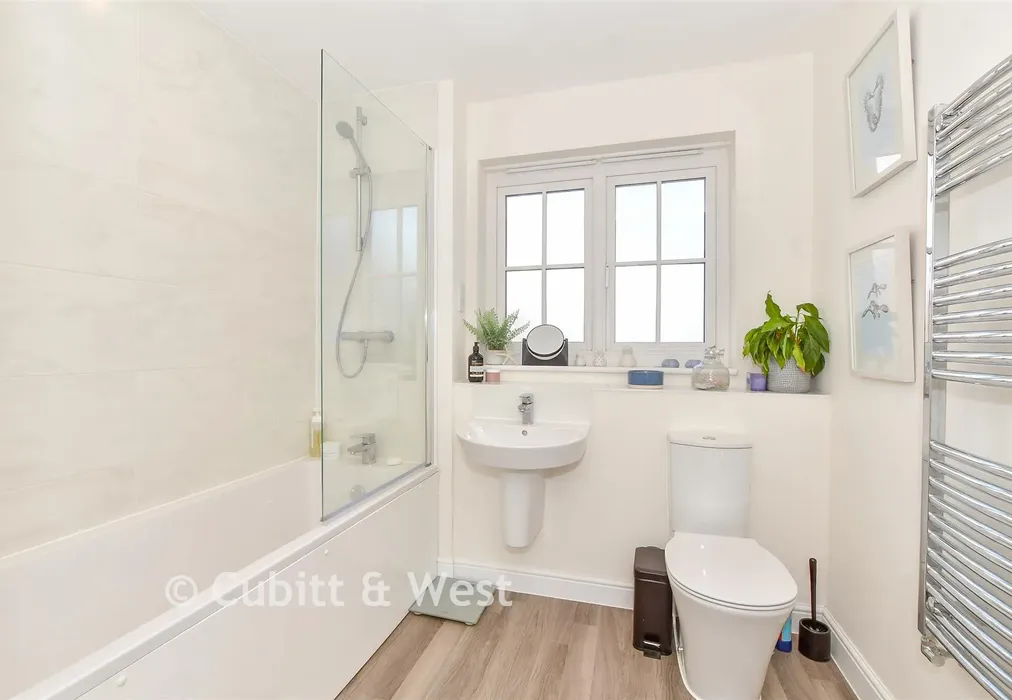 Bathroom - Cassia Road, Chichester, West Sussex - Wards of Kent