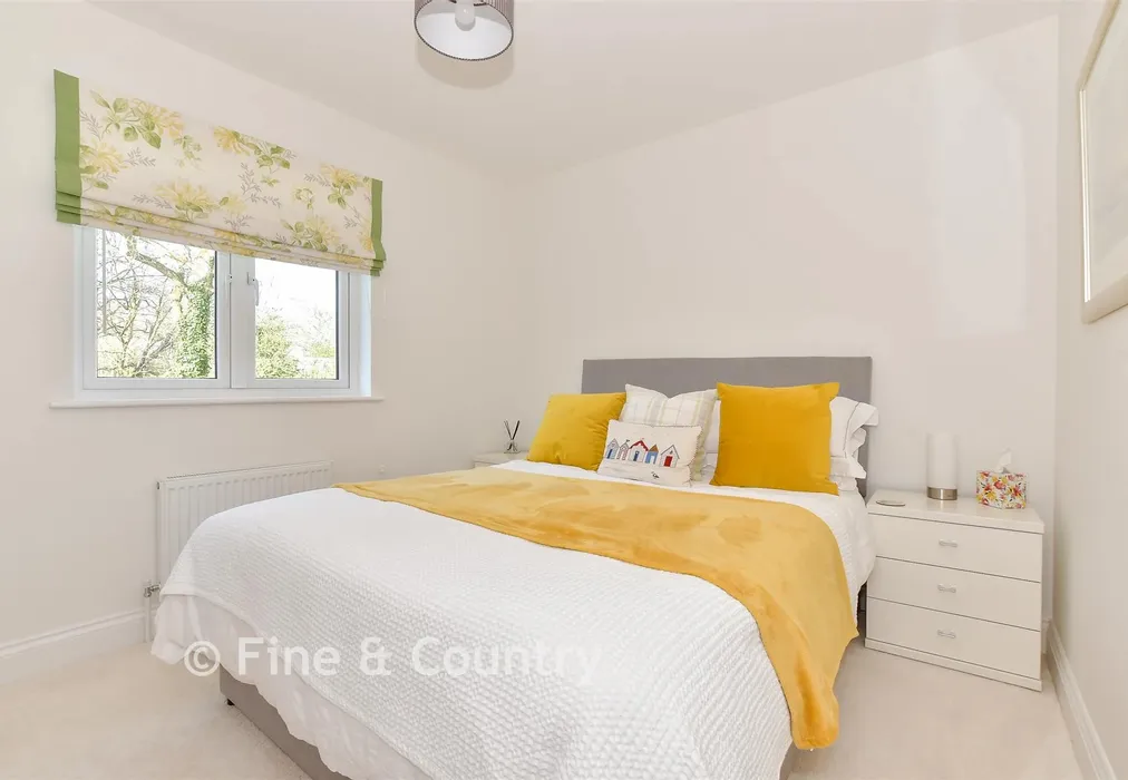 Bedroom 2 - Hollybush Close, Ryde, Isle of Wight - Wards of Kent