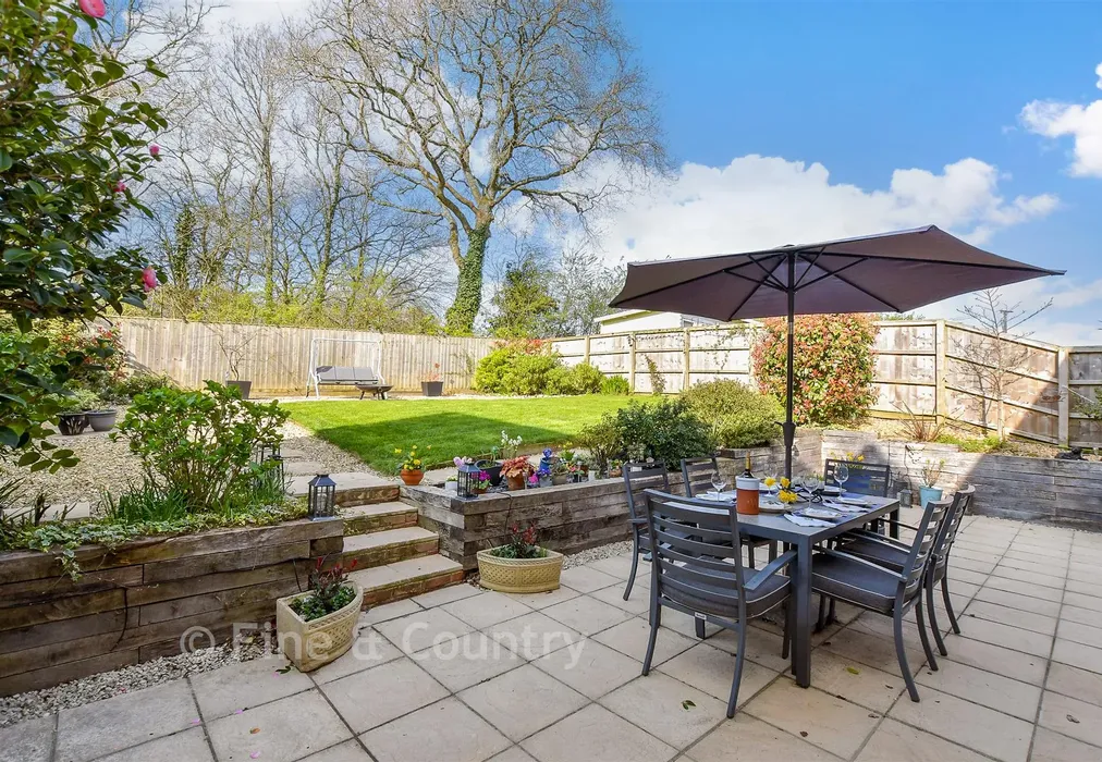 Rear Garden - Hollybush Close, Ryde, Isle of Wight - Wards of Kent