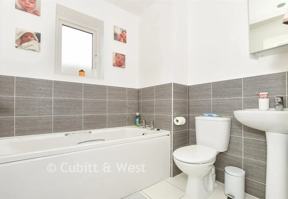 Bathroom - Huxley Drive, Oxted, Surrey - Wards of Kent