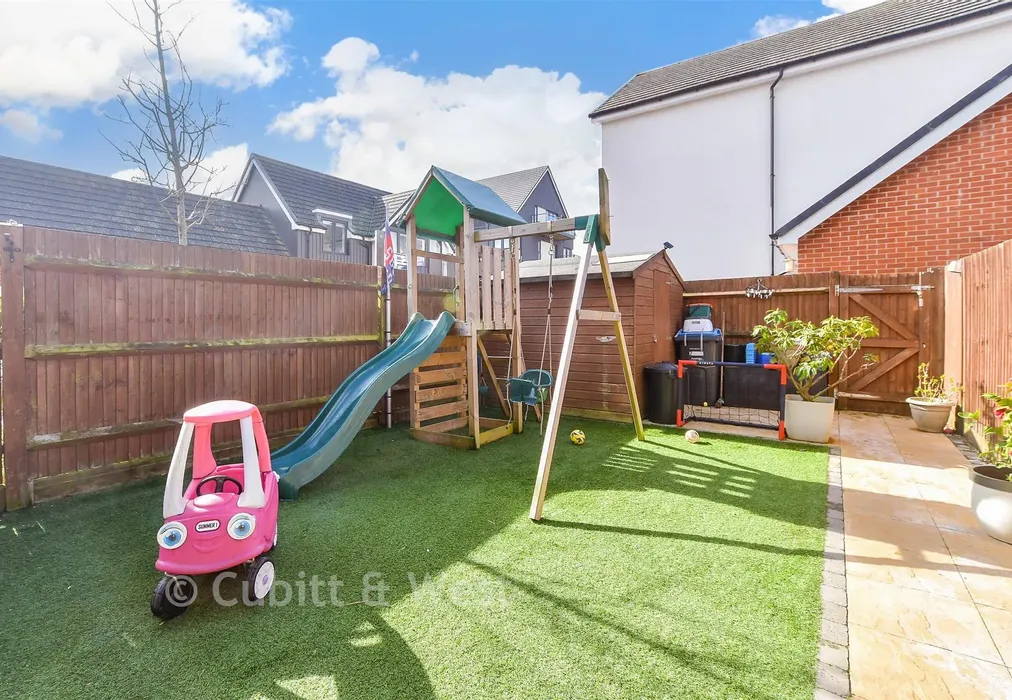 Rear Garden - Huxley Drive, Oxted, Surrey - Wards of Kent