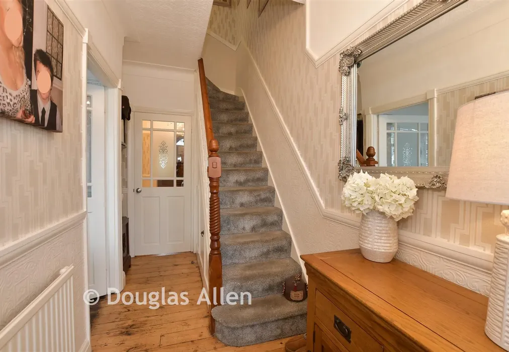 Hallway - Brian Road, Romford, Essex - Wards of Kent