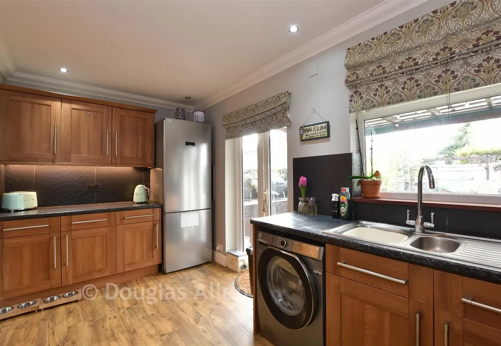 Kitchen/Breakfast Area - Brian Road, Romford, Essex - Wards of Kent