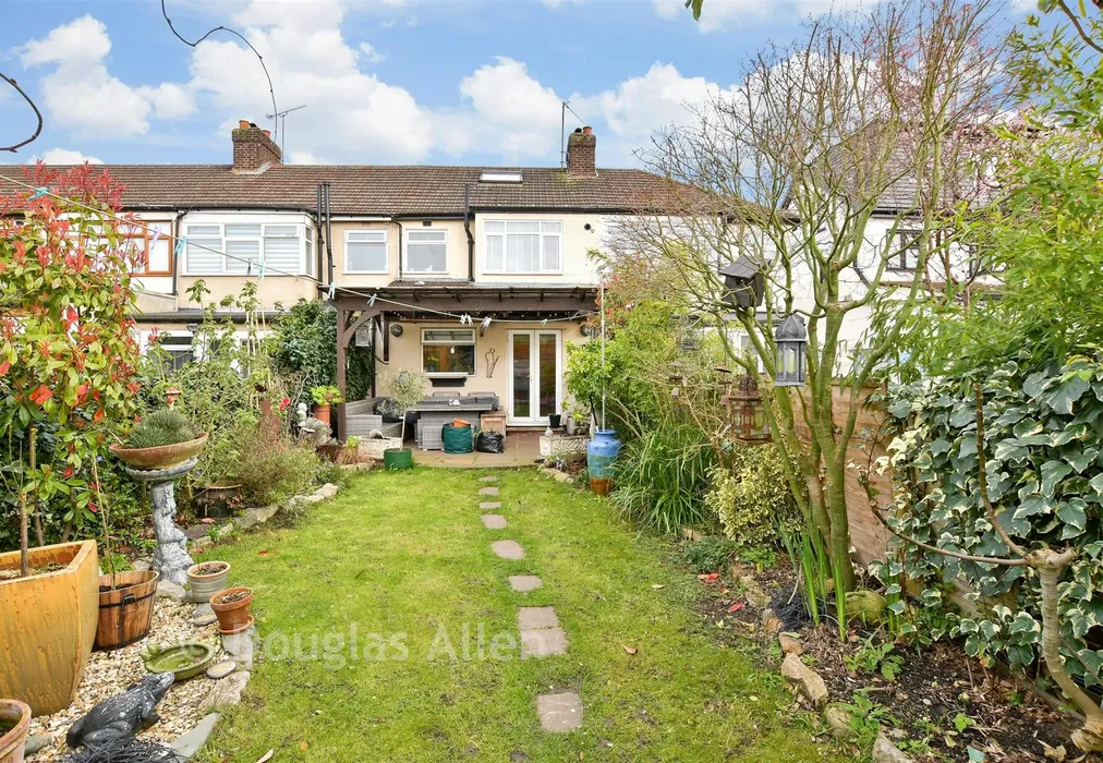 Rear Garden - Brian Road, Romford, Essex - Wards of Kent