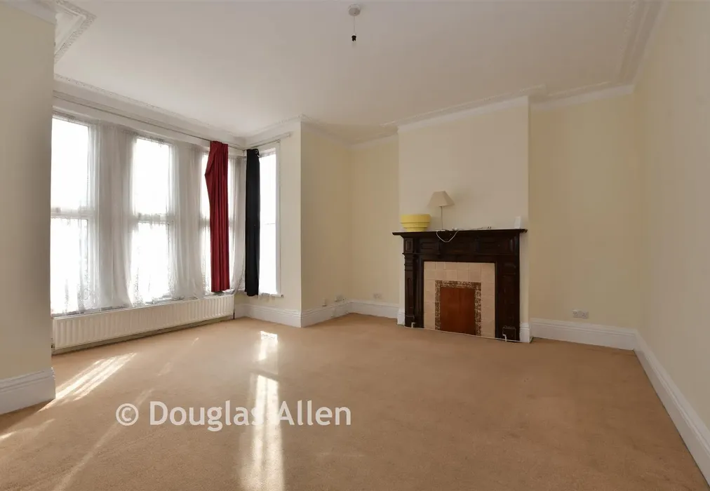 Lounge - Ranelagh Gardens, Ilford, Essex - Wards of Kent