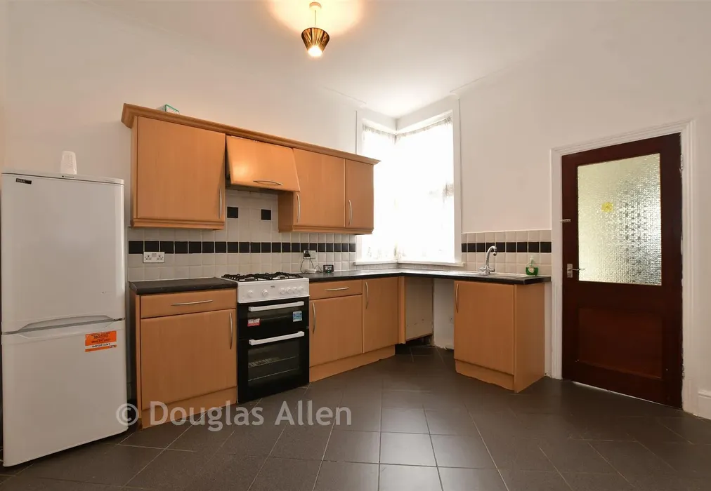 Kitchen - Ranelagh Gardens, Ilford, Essex - Wards of Kent