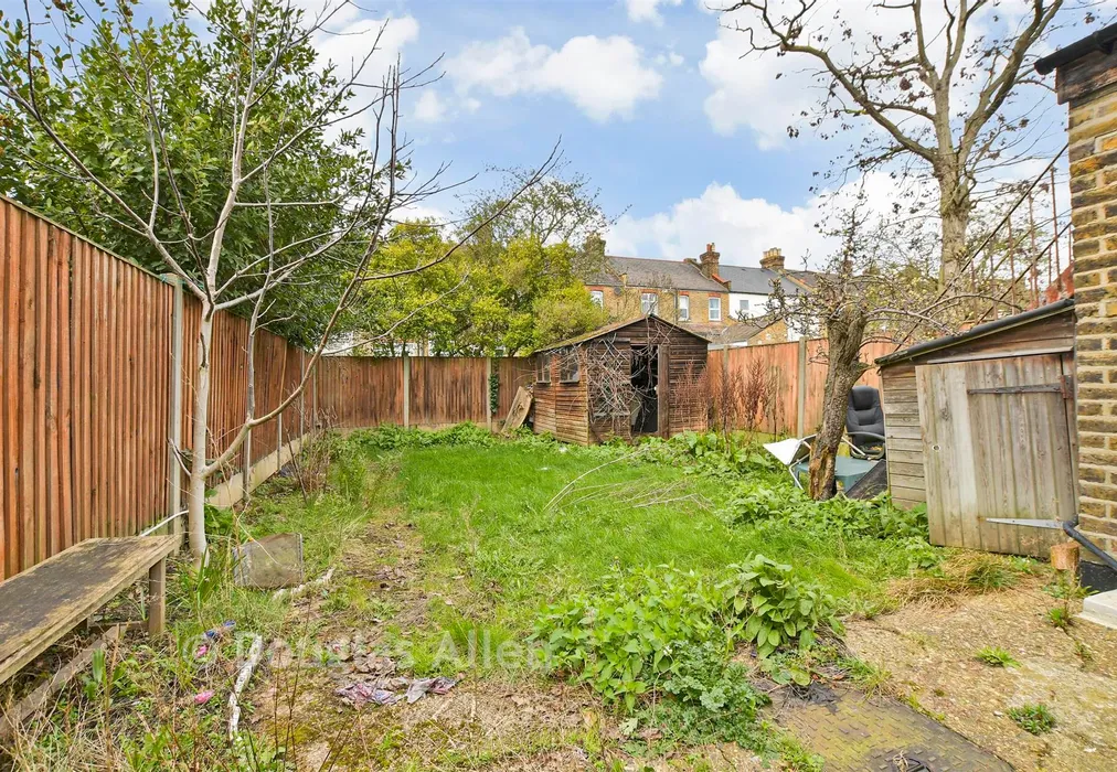 Rear Garden - Ranelagh Gardens, Ilford, Essex - Wards of Kent