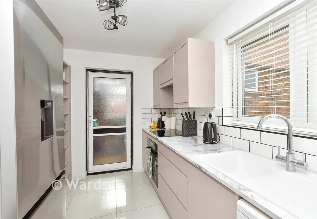 Kitchen - Sheerstone, Iwade, Sittingbourne, Kent - Wards of Kent