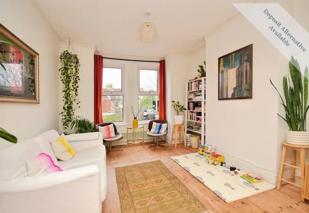 Lounge - Penfold Road Folkestone CT19 - Wards of Kent