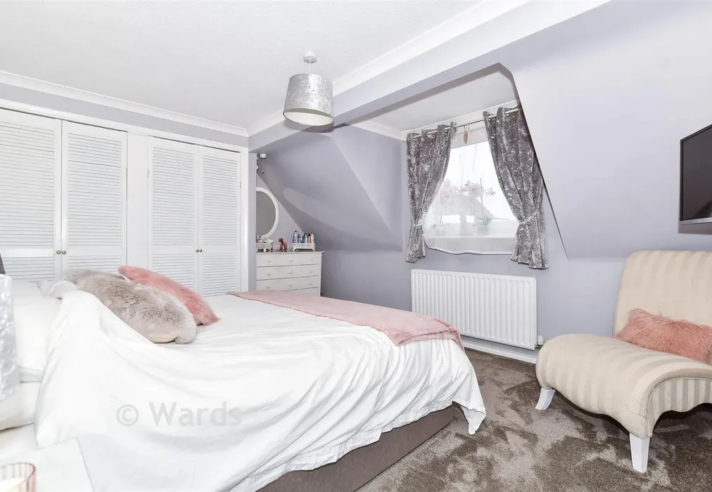 Bedroom 1 - Northleigh Close, Loose, Maidstone, Kent - Wards of Kent