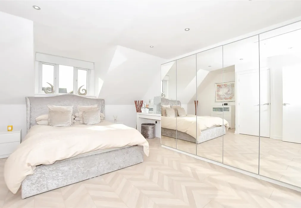 Bedroom 1 - Eaton Place, Larkfield, Aylesford, Kent - Wards of Kent