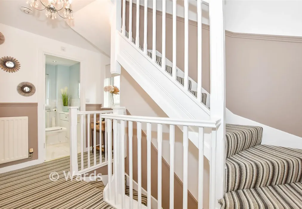 Landing - Eaton Place, Larkfield, Aylesford, Kent - Wards of Kent