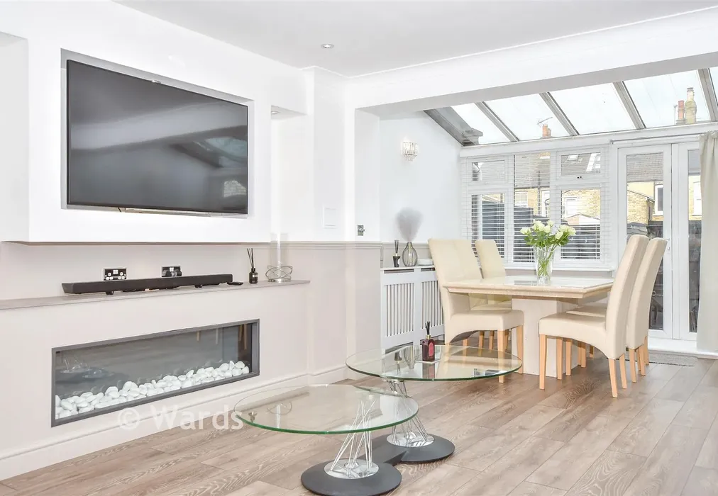 Internal Lifestyle Photograph - Eaton Place, Larkfield, Aylesford, Kent - Wards of Kent