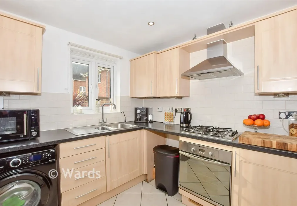 Kitchen - Eaton Place, Larkfield, Aylesford, Kent - Wards of Kent