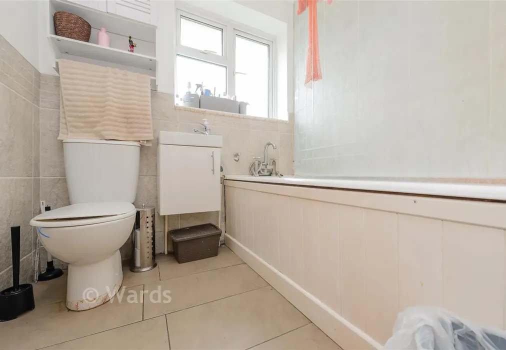 Bathroom - Maidstone Road, Rochester, Kent - Wards of Kent