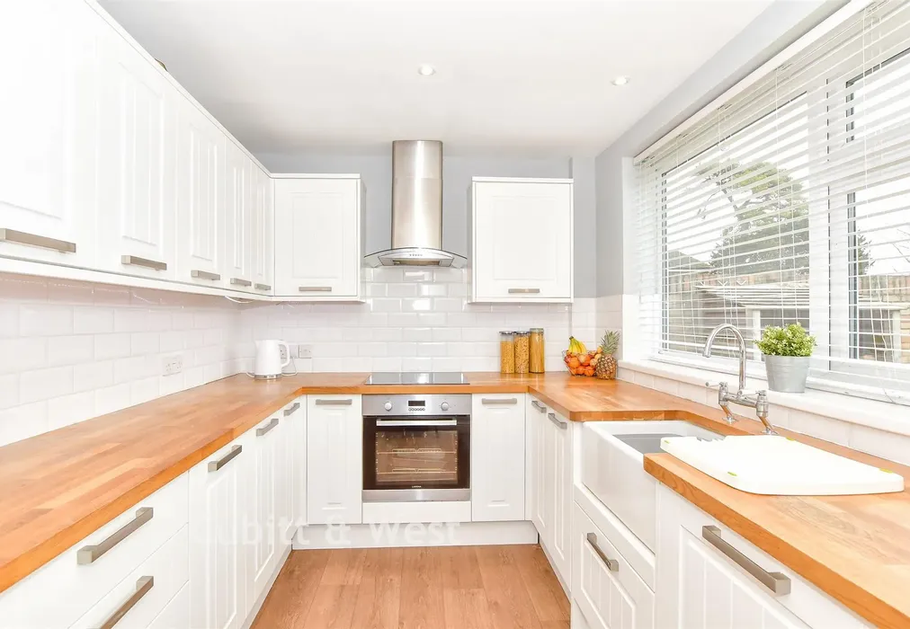 Kitchen - Oaklea Close, Widley, Waterlooville, Hampshire - Wards of Kent