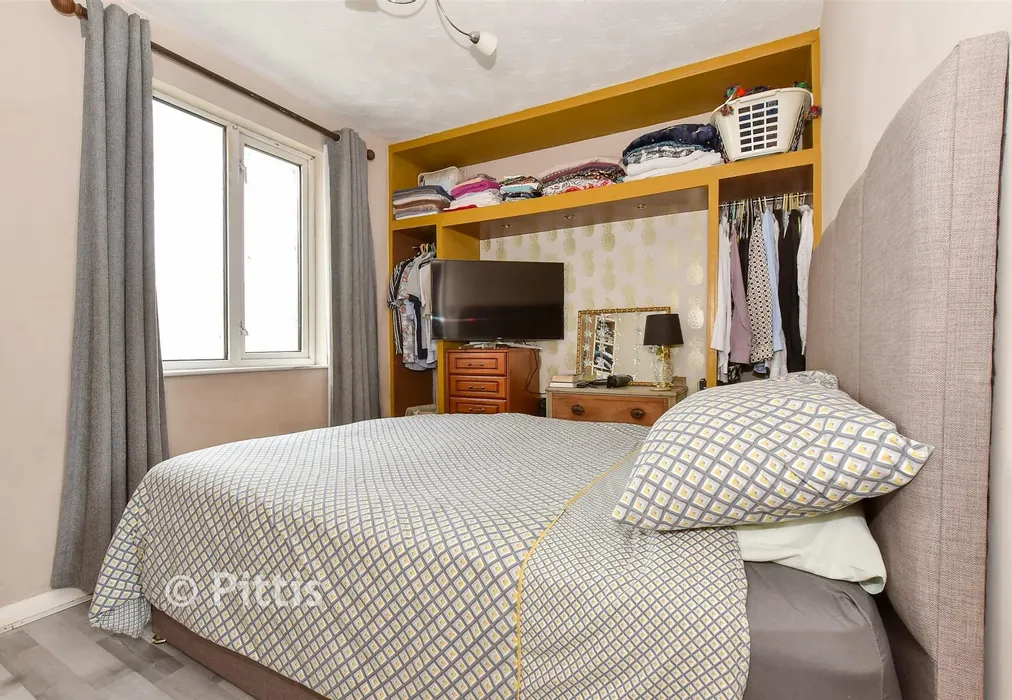 Bedroom 1 - Leed Street, Sandown, Isle of Wight - Wards of Kent