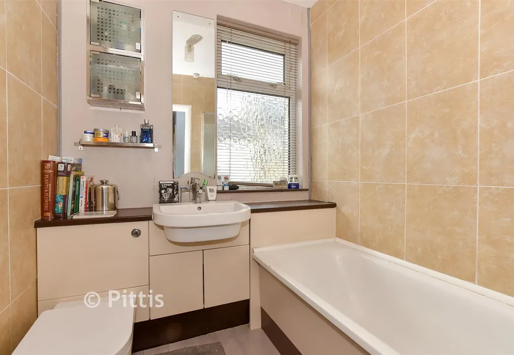Bathroom - Leed Street, Sandown, Isle of Wight - Wards of Kent