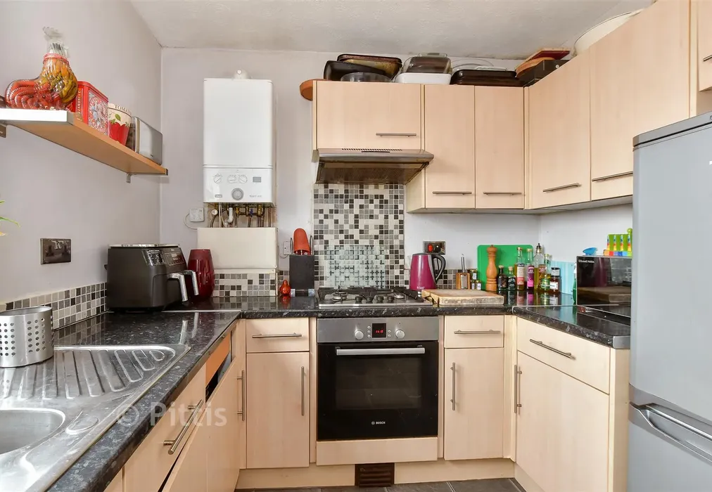 Kitchen - Leed Street, Sandown, Isle of Wight - Wards of Kent