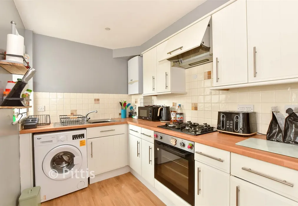 Kitchen - Leed Street, Sandown, Isle of Wight - Wards of Kent