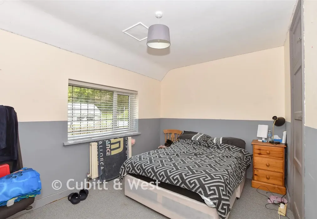 Bedroom 1 - Bodiam Avenue, Brighton, East Sussex - Wards of Kent
