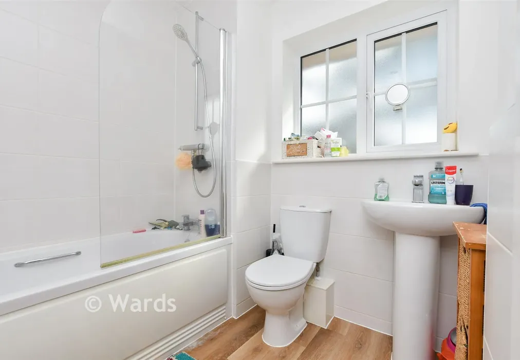Bathroom - Sunrise Close, Margate, Kent - Wards of Kent