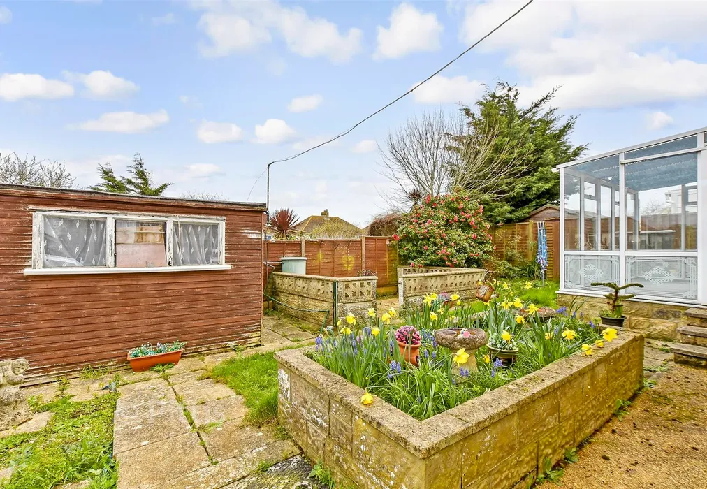Rear Garden - Berry Hill, Lake, Isle of Wight - Wards of Kent