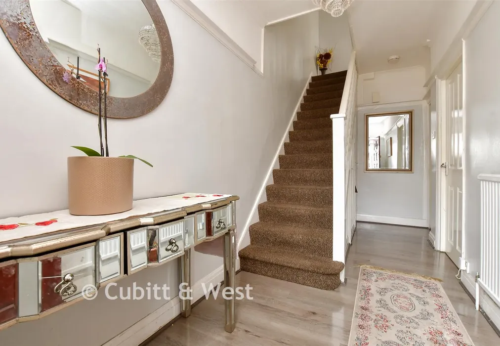 Entrance Hall - Manor Road, Mitcham, Surrey - Wards of Kent