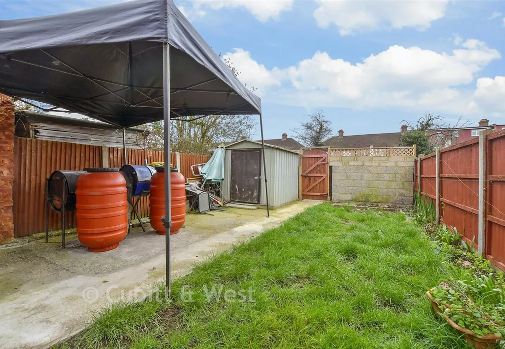 Rear Garden - Manor Road, Mitcham, Surrey - Wards of Kent