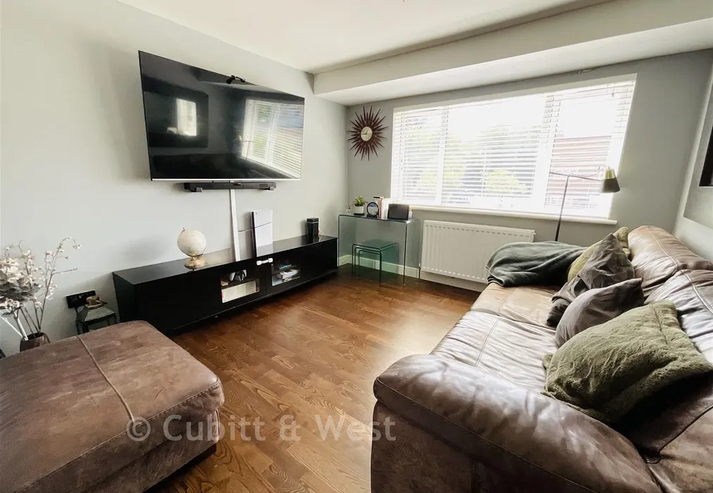 Lounge - Lismore Crescent, Crawley, West Sussex - Wards of Kent