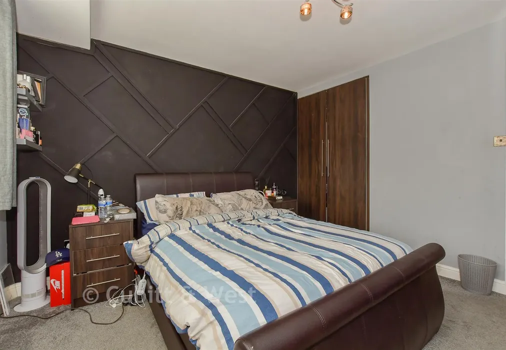 Bedroom 1 - Lismore Crescent, Crawley, West Sussex - Wards of Kent