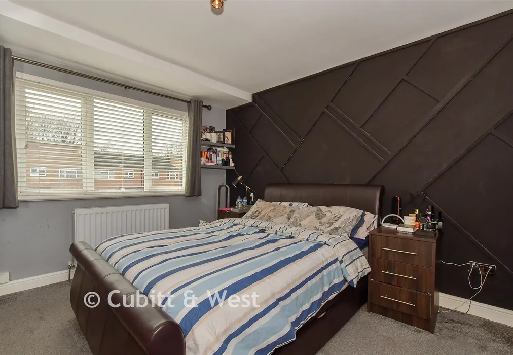 Bedroom 1 - Lismore Crescent, Crawley, West Sussex - Wards of Kent
