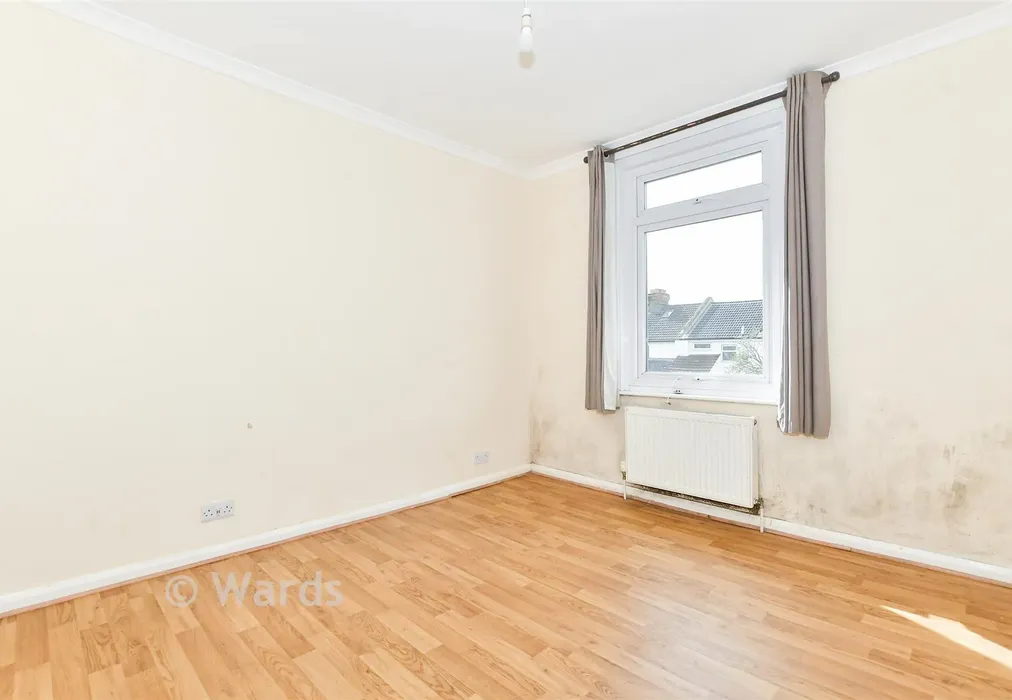 Bedroom 1 - Dover Street, Barming, Maidstone, Kent - Wards of Kent