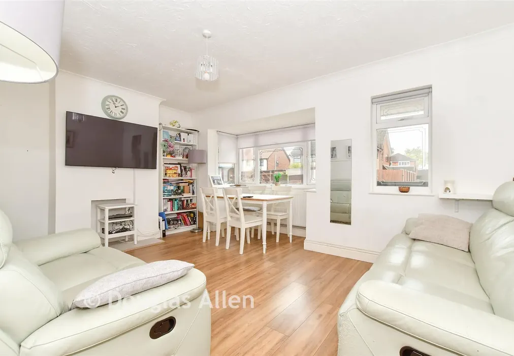 Lounge - Victoria Close, Basildon, Essex - Wards of Kent
