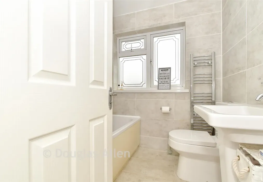 Bathroom - Victoria Close, Basildon, Essex - Wards of Kent