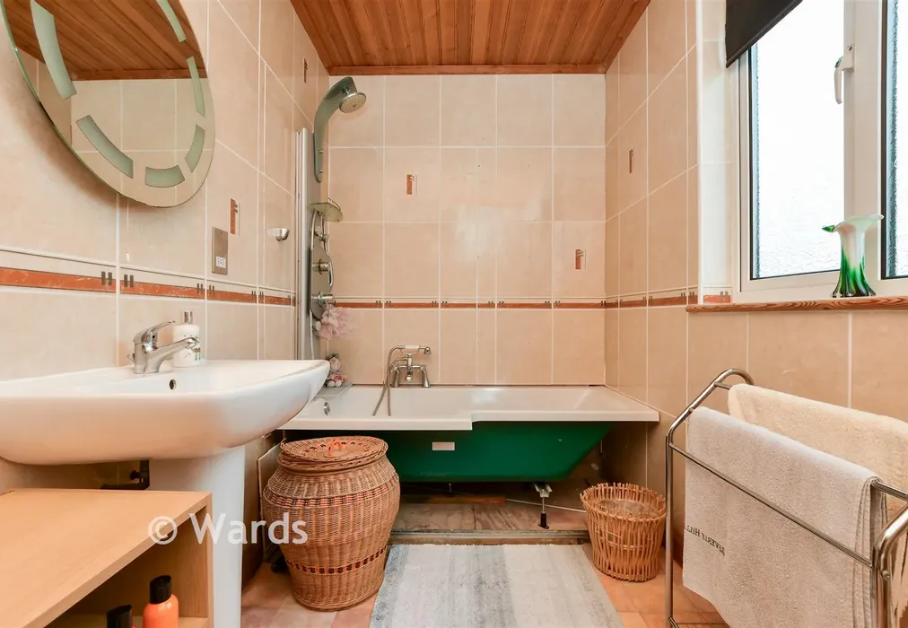 En-Suite Bathroom - West Park Avenue, Margate, Kent - Wards of Kent