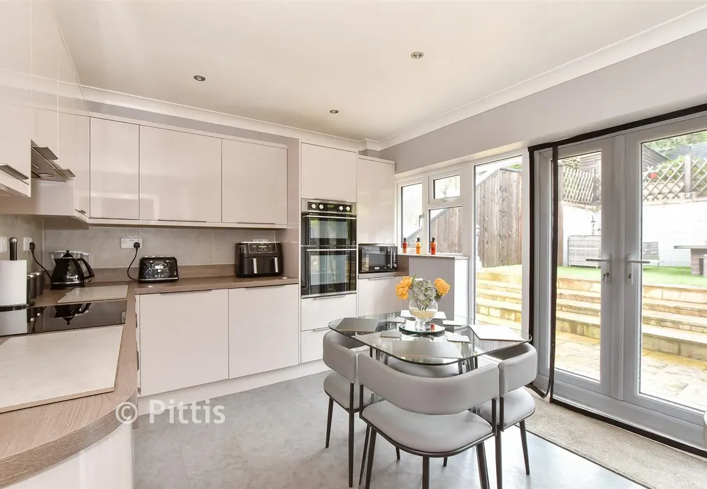 Kitchen - Clatterford Road, Newport, Isle of Wight - Wards of Kent