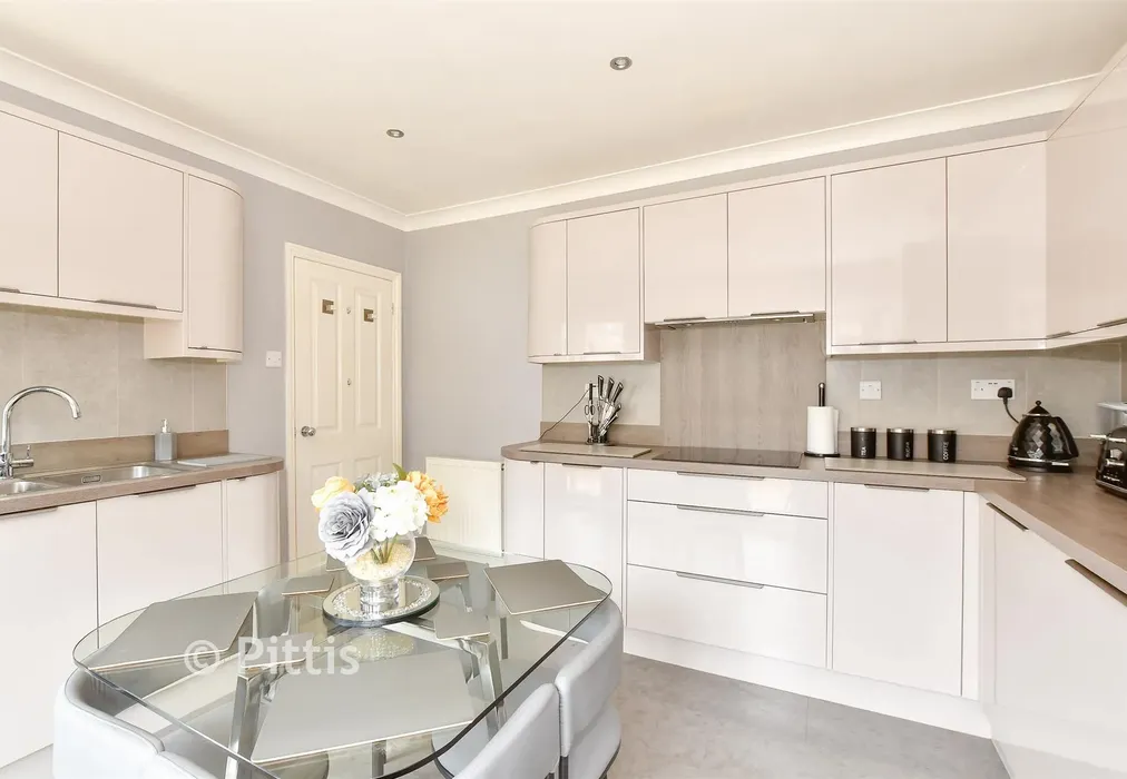 Kitchen - Clatterford Road, Newport, Isle of Wight - Wards of Kent