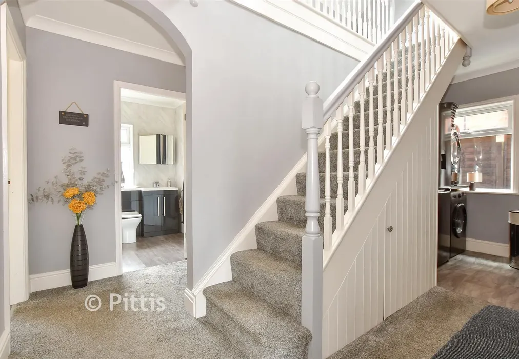 Internal Lifestyle Photograph - Clatterford Road, Newport, Isle of Wight - Wards of Kent