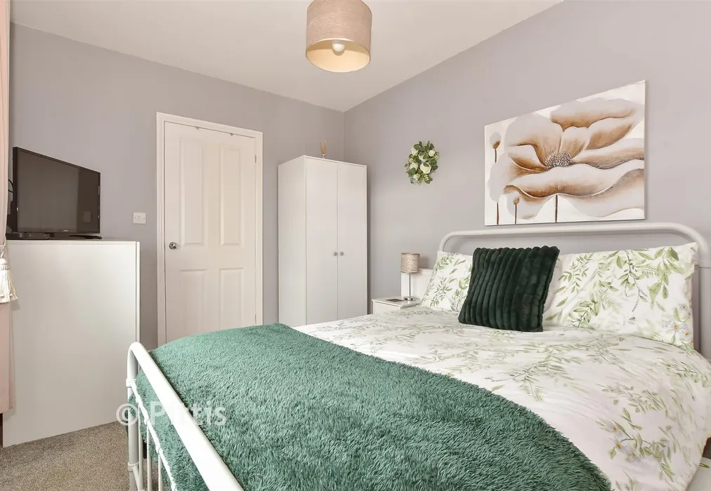 Bedroom 2 - Clatterford Road, Newport, Isle of Wight - Wards of Kent
