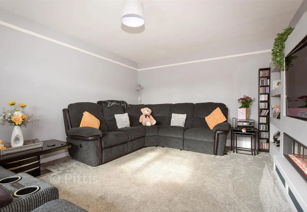 Lounge - Clatterford Road, Newport, Isle of Wight - Wards of Kent