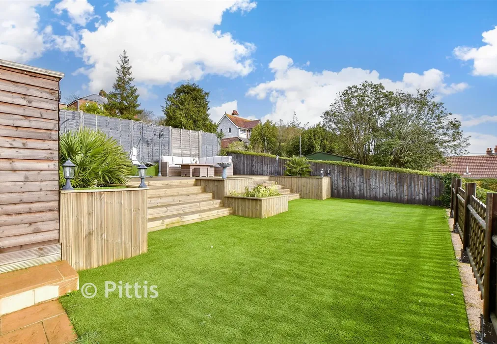 Rear Garden - Clatterford Road, Newport, Isle of Wight - Wards of Kent
