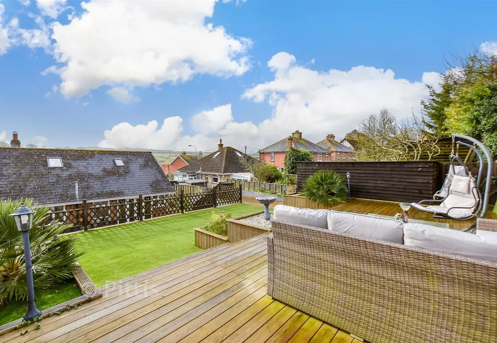 Rear Garden - Clatterford Road, Newport, Isle of Wight - Wards of Kent